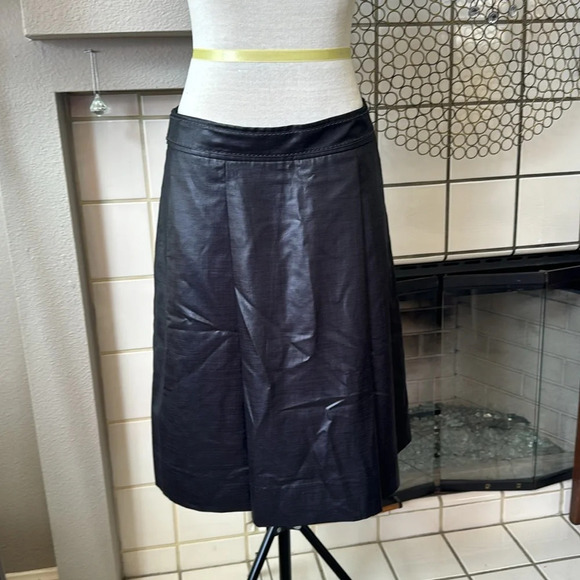 Tory Burch size 6 black shimmer skirt midi pleated flattering - Picture 4 of 13